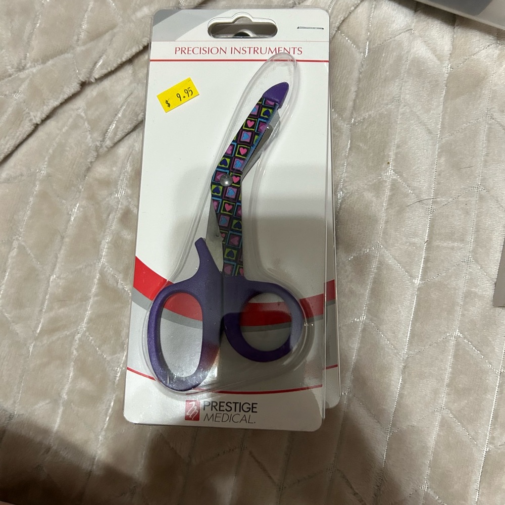 Medical scissors